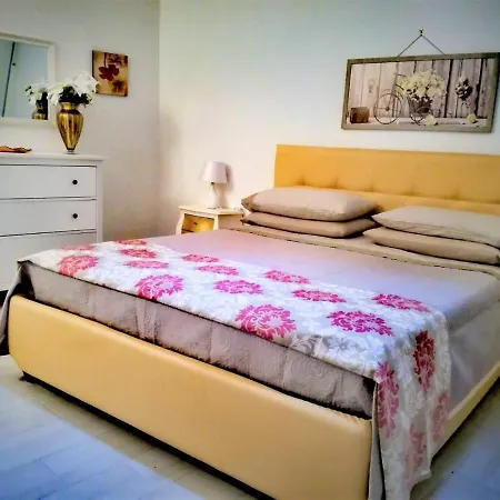 Lejlighed B E B La Fontana Del Carmine *